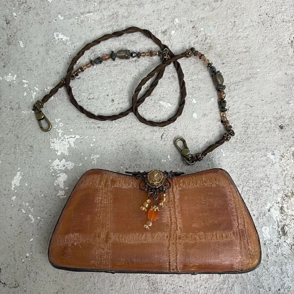 Mayaโhardโโbodyโbag
